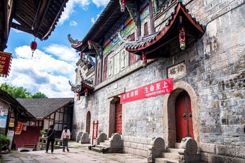 惠东一店铺20万元名烟酒不翼而飞 警方12小时破案追回