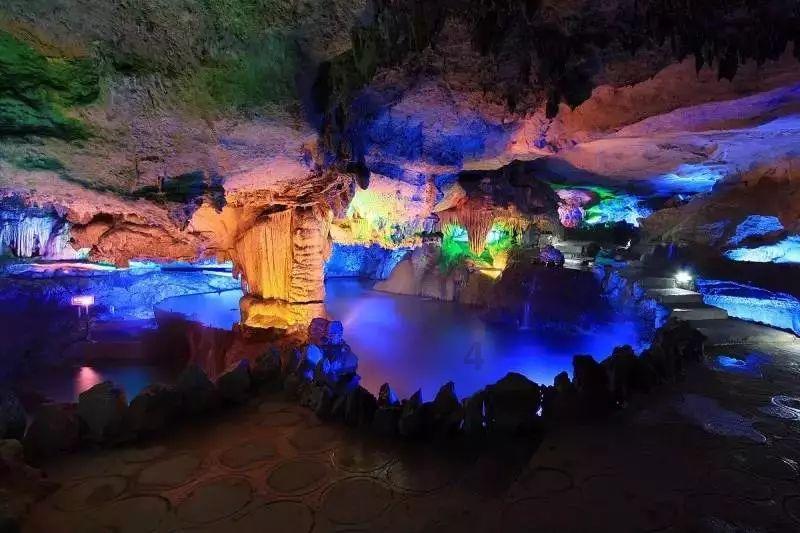旅客突发不适 多方携手救助